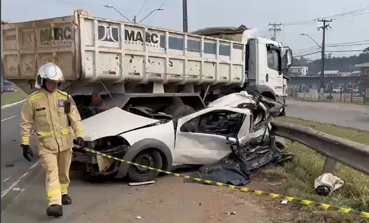 Acidente tira a vida de casal em Araucária