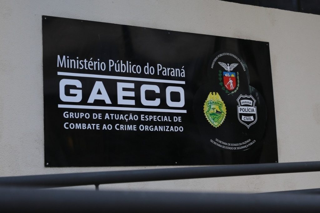 Gaeco deflagra duas operações simultâneas voltadas a coibir o tráfico de drogas com o cumprimento de 12 mandados de busca e apreensão em Araucária