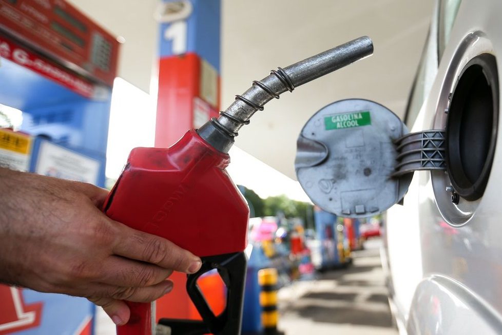 Petrobras reajusta em 7,12% preço da gasolina para distribuidoras