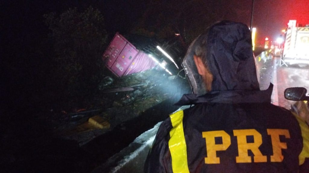 Tragédia na BR 376 deixa 09 óbitos na noite deste domingo, 20