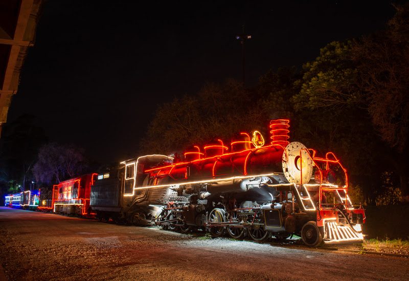 Marque em sua agenda, dia 07 de dezembro tem passagem da Maria Fumaça Iluminada em Araucária