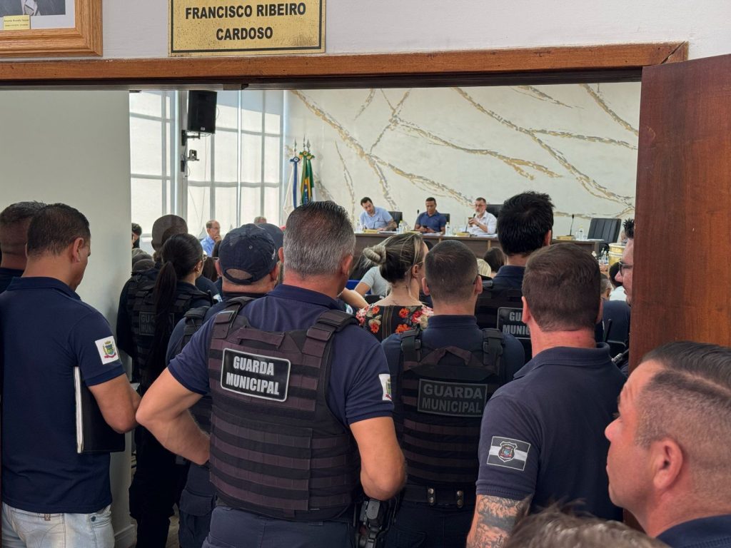 Sessão da Câmara Municipal de Araucária, foi marcada pela presença de inúmeros Guardas Municipais