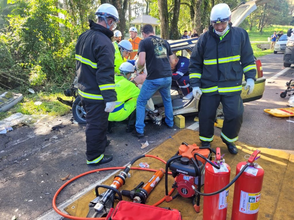 Acidente Fatal na Rodovia do Xisto Deixa Uma Vítima e Duas Pessoas Gravemente Feridas