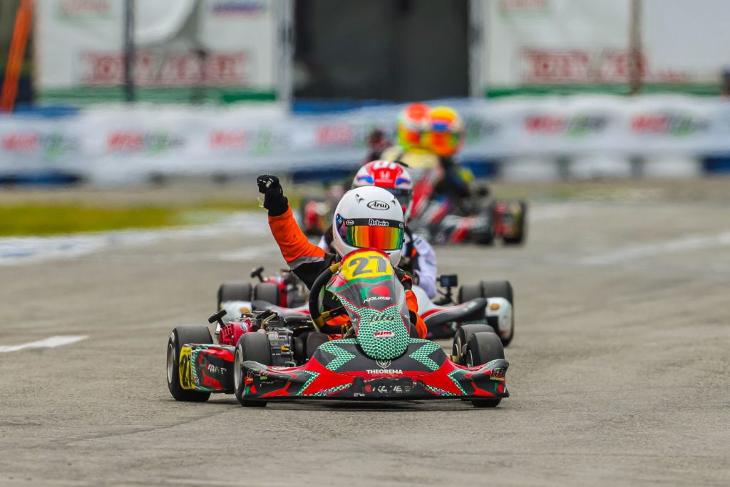 Piloto araucariense Igor Ohpis consagra-se Campeão da Copa Brasil de Kart em Aracaju