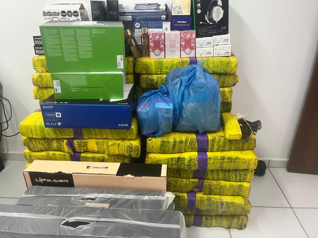 PRF apreende mais de 400 kg de maconha e eletrônicos na Rodovia do Xisto em Araucária