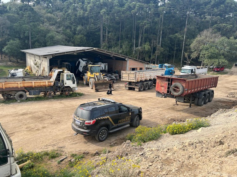 PF deflagra Operação Sandstorm contra mineração ilegal em Curitiba e Araucária