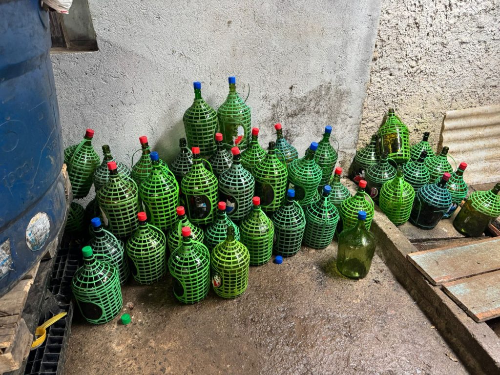 Polícia Civil prende homem em flagrante por armazenamento irregular de bebidas alcoólicas em Curitiba