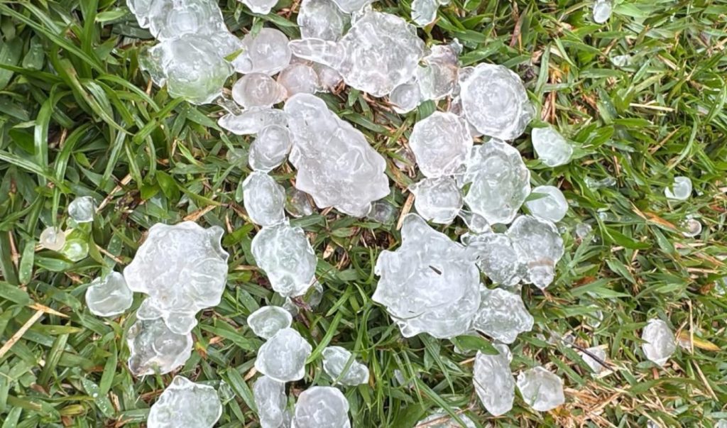 Granizo registrado na localidade de Catanduvas em Contenda.