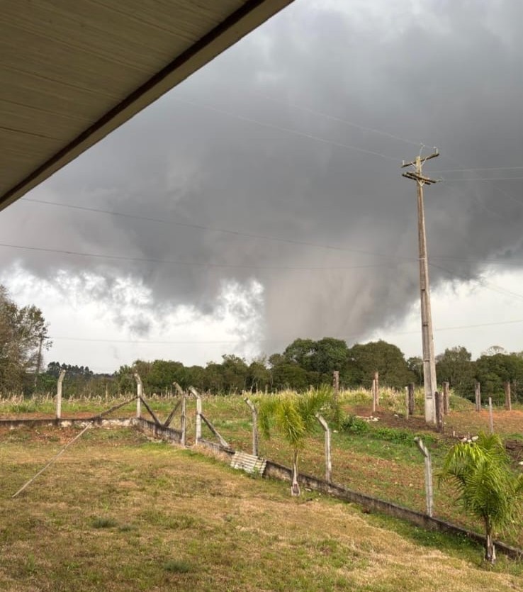 Simepar descarta tornado e confirma tempestade na região rural de Araucária
