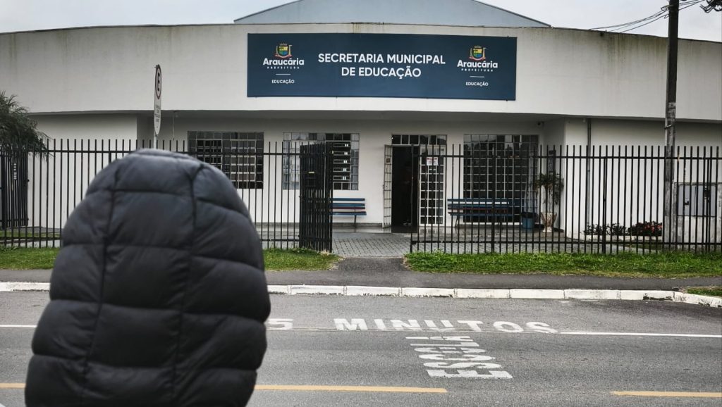 Dezenas de estagiários da Educação são dispensados pela Prefeitura de Araucária e relatam surpresa